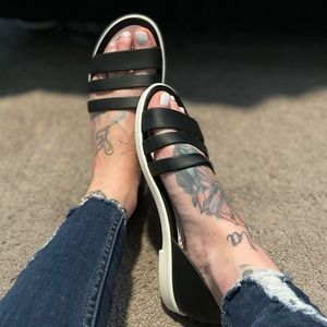 Cross strap sandals